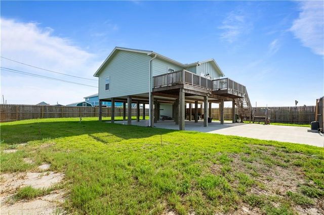 568 W Post Oak Lane, Rockport, TX 78382