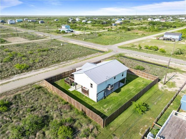 568 W Post Oak Lane, Rockport, TX 78382