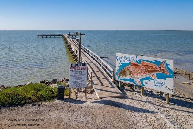 568 W Post Oak Lane, Rockport, TX 78382