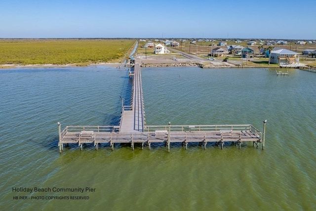 568 W Post Oak Lane, Rockport, TX 78382