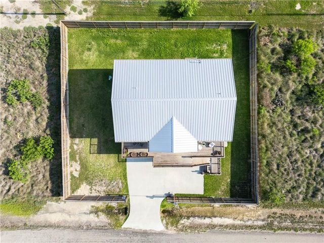 568 W Post Oak Lane, Rockport, TX 78382