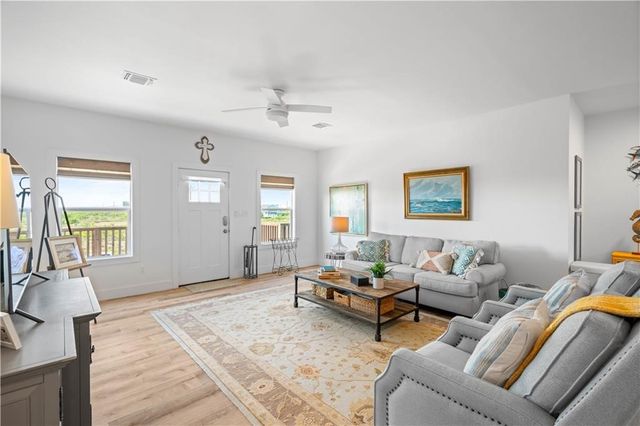 568 W Post Oak Lane, Rockport, TX 78382