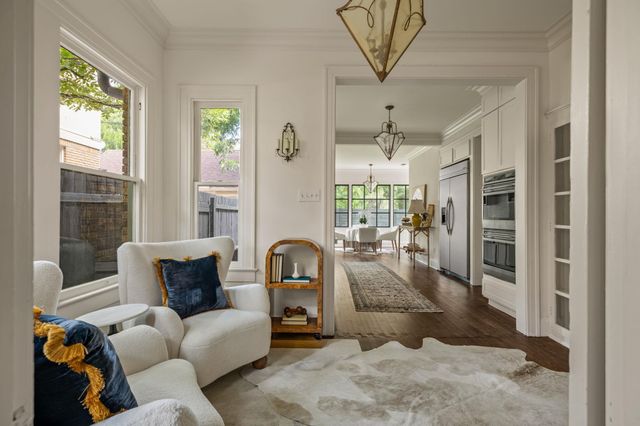 106 Laurel LN, Austin, TX 78705