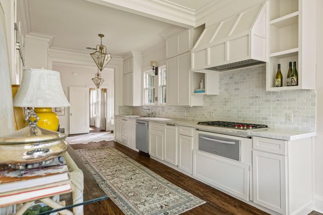 106 Laurel LN, Austin, TX 78705