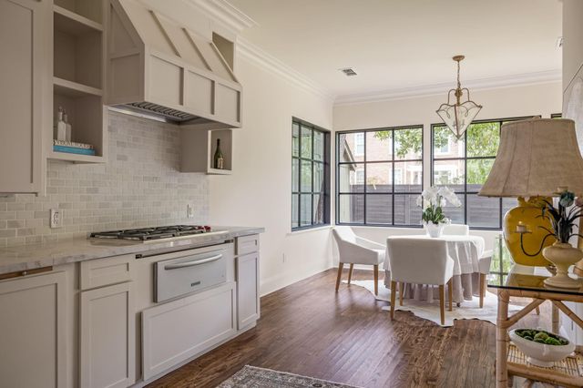 106 Laurel LN, Austin, TX 78705