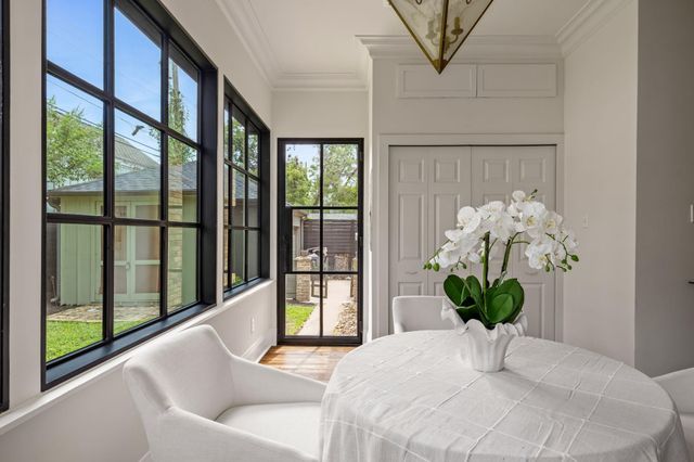 106 Laurel LN, Austin, TX 78705