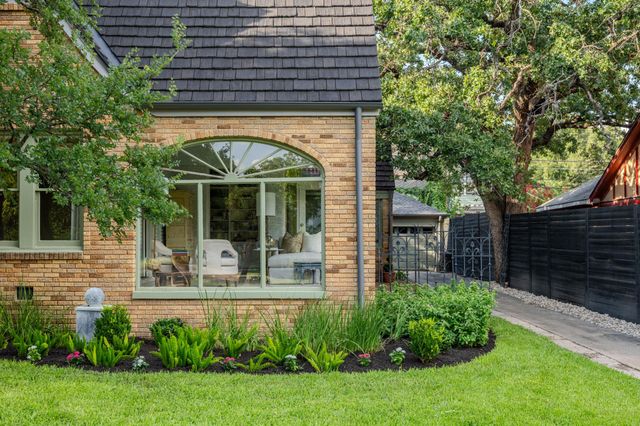 106 Laurel LN, Austin, TX 78705