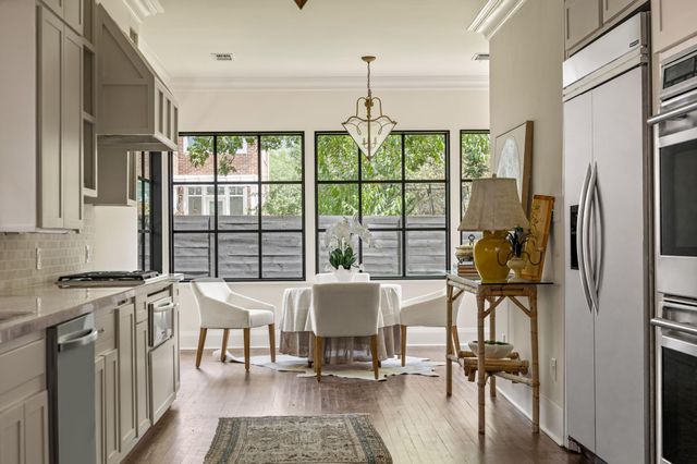 106 Laurel LN, Austin, TX 78705