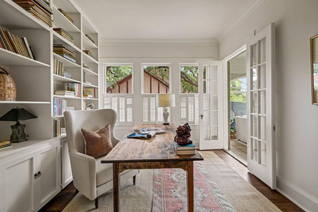 106 Laurel LN, Austin, TX 78705