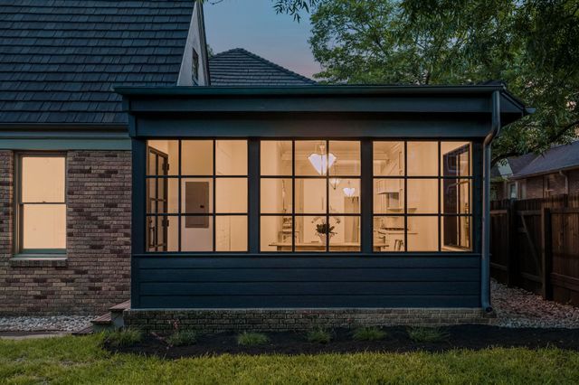 106 Laurel LN, Austin, TX 78705