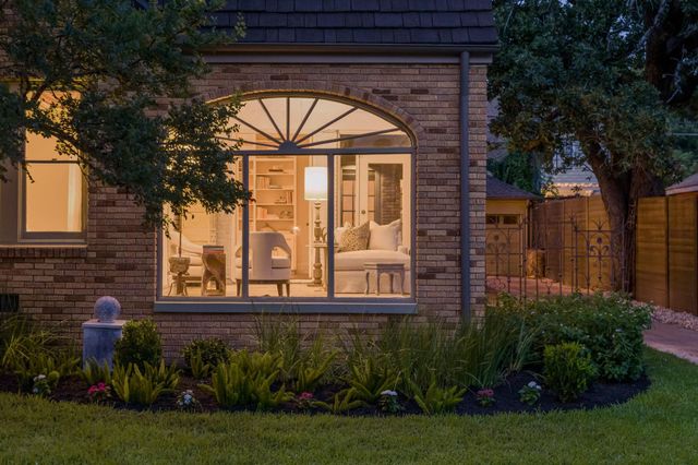 106 Laurel LN, Austin, TX 78705