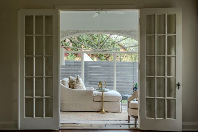 106 Laurel LN, Austin, TX 78705