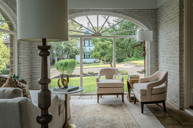 106 Laurel LN, Austin, TX 78705