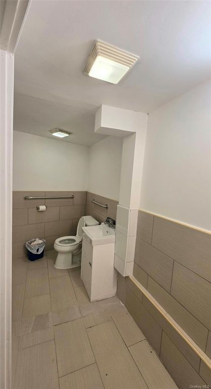 68-12 Fresh Meadow Lane, Fresh Meadows, NY 11365 — photo 3