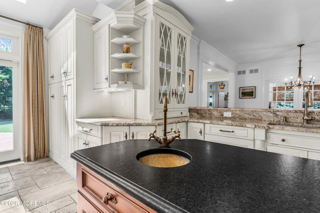 2 Falcon Ridge Circle, Holmdel, NJ 07733