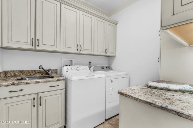 2 Falcon Ridge Circle, Holmdel, NJ 07733