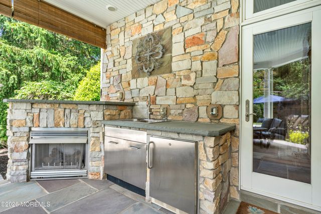 2 Falcon Ridge Circle, Holmdel, NJ 07733