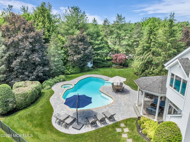 2 Falcon Ridge Circle, Holmdel, NJ 07733