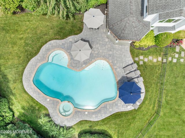 2 Falcon Ridge Circle, Holmdel, NJ 07733