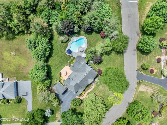 2 Falcon Ridge Circle, Holmdel, NJ 07733
