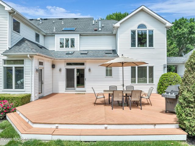 2 Falcon Ridge Circle, Holmdel, NJ 07733