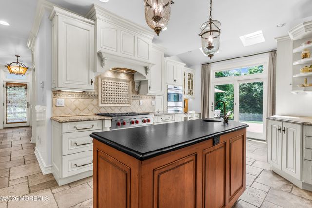2 Falcon Ridge Circle, Holmdel, NJ 07733