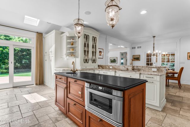 2 Falcon Ridge Circle, Holmdel, NJ 07733