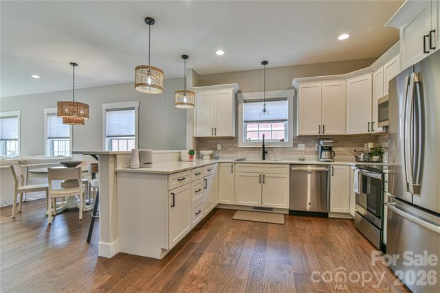 310 Portmanvilla Road, Black Mountain, NC 28711