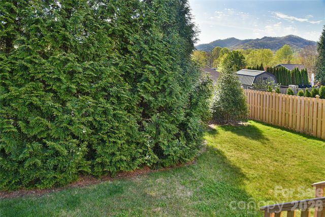 310 Portmanvilla Road, Black Mountain, NC 28711