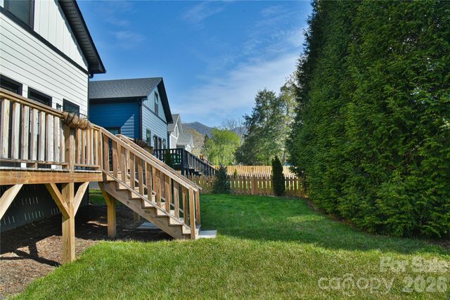 310 Portmanvilla Road, Black Mountain, NC 28711