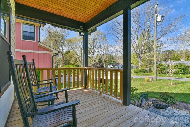 310 Portmanvilla Road, Black Mountain, NC 28711