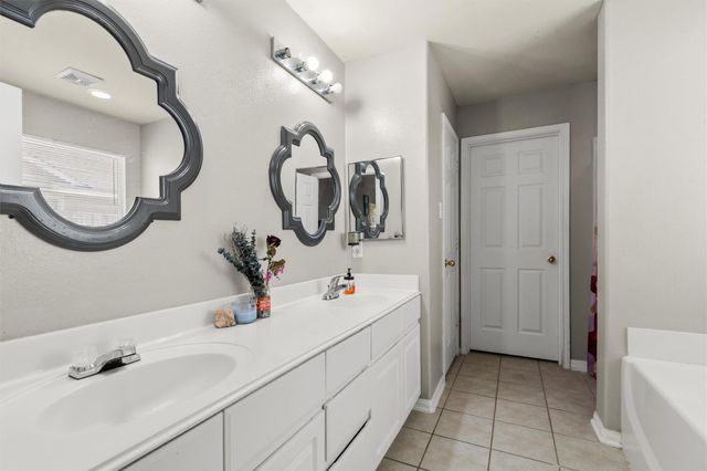 217 Kellyn Court, Conroe, TX 77306