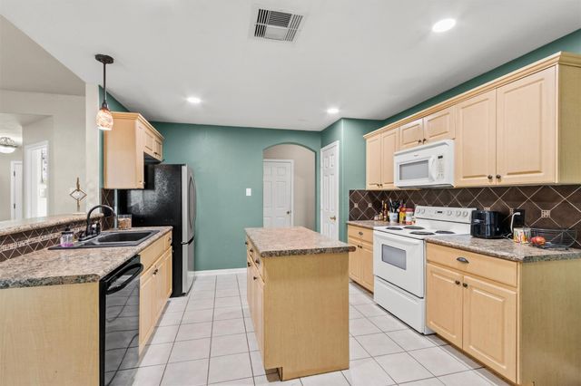 217 Kellyn Court, Conroe, TX 77306