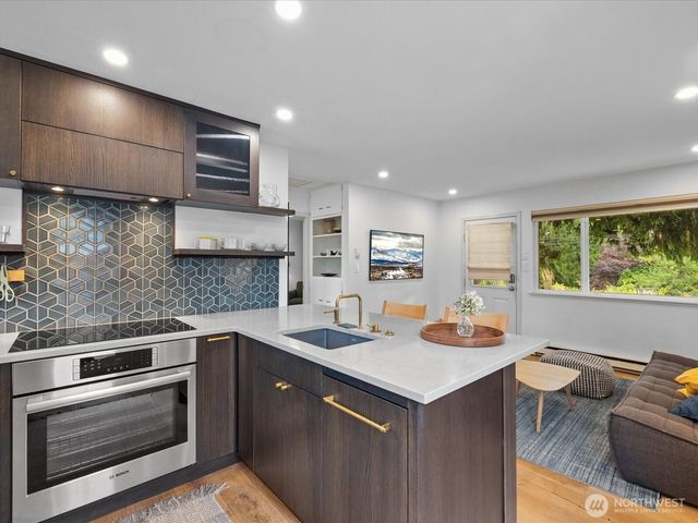 7559 19th Avenue SW, Seattle, WA 98106