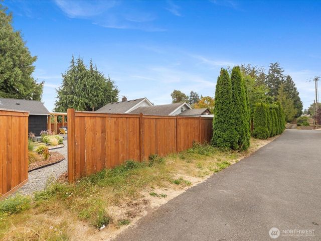 7559 19th Avenue SW, Seattle, WA 98106
