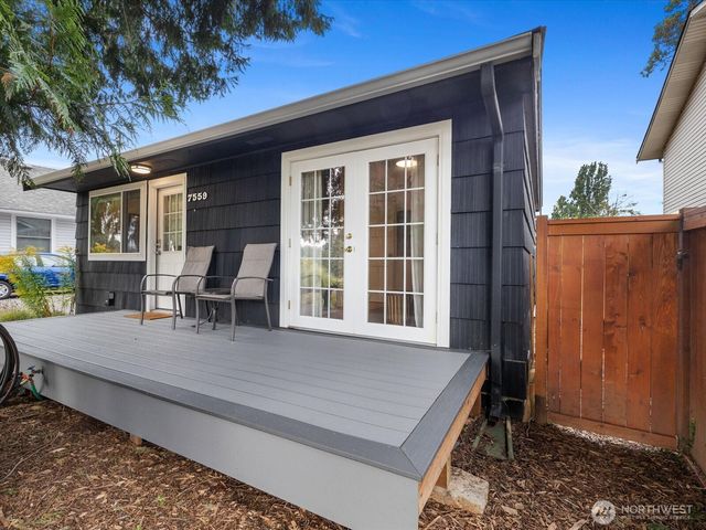 7559 19th Avenue SW, Seattle, WA 98106