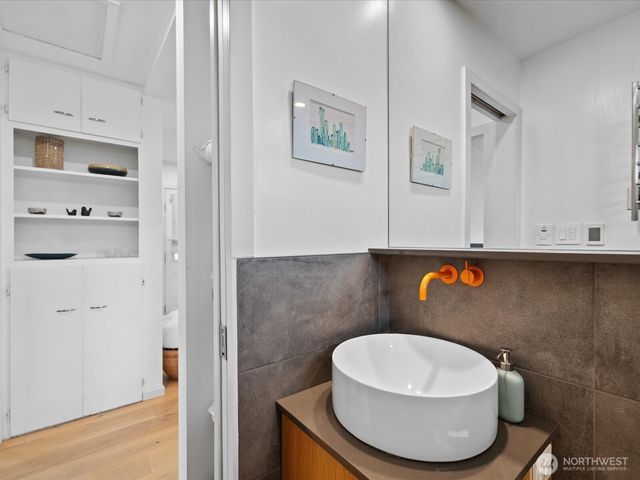 7559 19th Avenue SW, Seattle, WA 98106