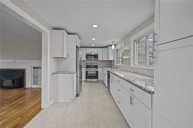 282 Seven Mile Road, Scituate, RI 02831