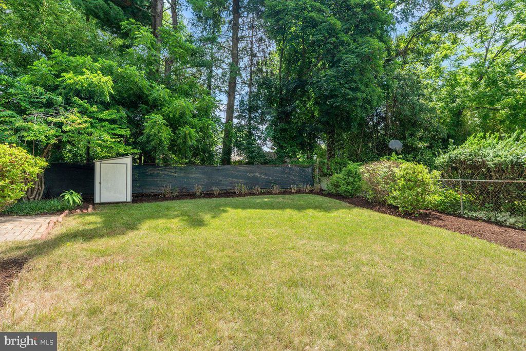 4 CALVIN CT, Rockville, MD 20851