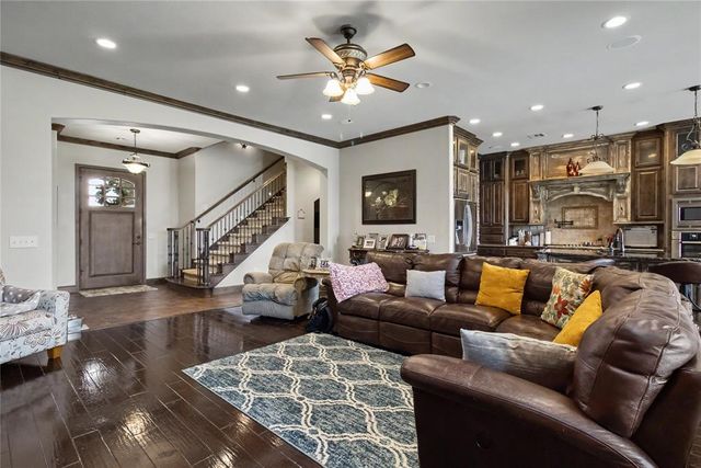 11917 Aaron Drive, Harrah, OK 73045