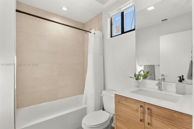 1376 SW 4th St 3, Miami, FL 33135