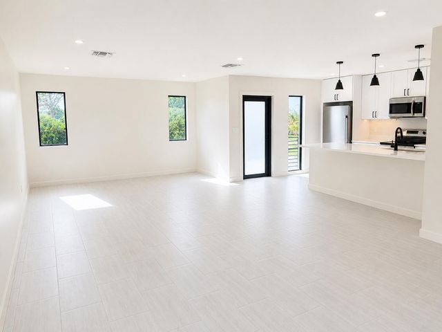 274 SE 9th Avenue 3, Deerfield Beach, FL 33441