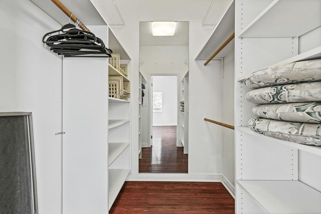 586 N 7th Avenue, Des Plaines, IL 60016