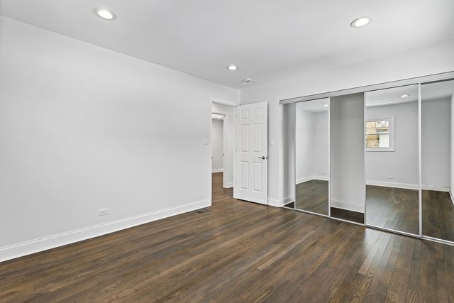 586 N 7th Avenue, Des Plaines, IL 60016