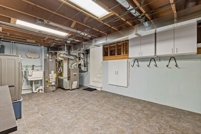 586 N 7th Avenue, Des Plaines, IL 60016