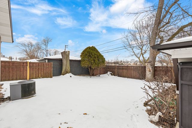 586 N 7th Avenue, Des Plaines, IL 60016