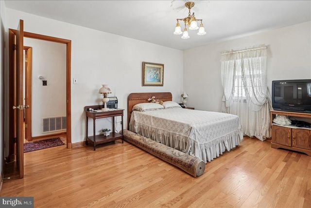 21909 FREDERICK RD, Boyds, MD 20841