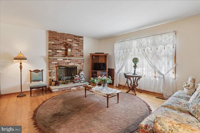 21909 FREDERICK RD, Boyds, MD 20841