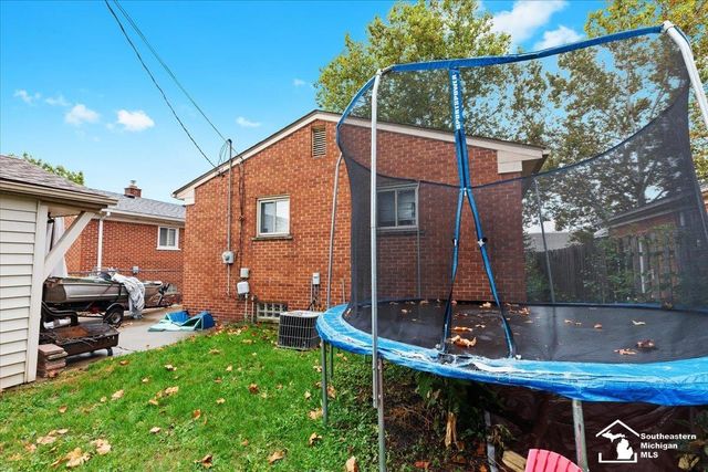 13120 Leroy Drive, Southgate, MI 48195