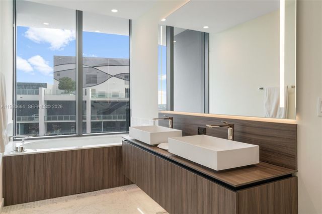 1000 Brickell Plz PH5005, Miami, FL 33131